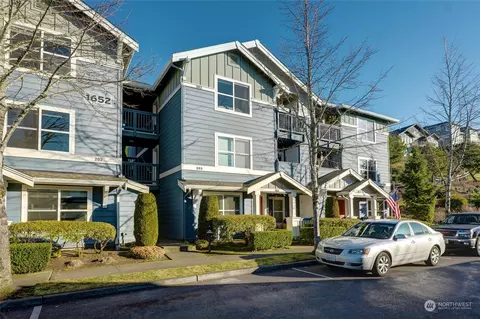1652 25th Pl NE #303, Issaquah, WA 98029