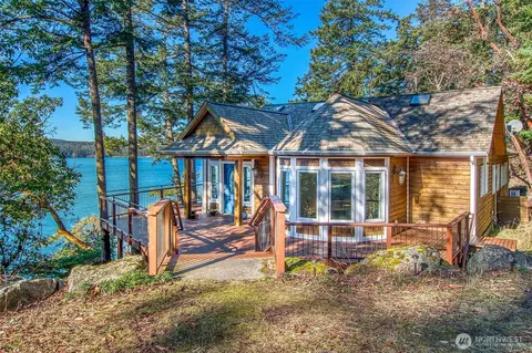 647 Shore Dr, Eastsound, WA 98245