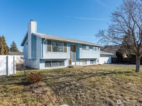 213 Broadmoor St NW, East Wenatchee, WA 98802
