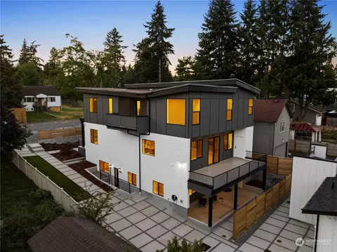 10714 Linden Ave N #B, Seattle, WA 98133
