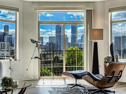 700 E Denny Way #PH605, Seattle, WA 98112