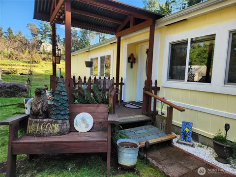 19108 2nd St SW, Lakebay, WA 98349