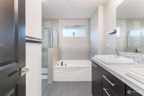 Bath - 3314 181st St SE, Bothell, WA 98012 photo 3 of 3