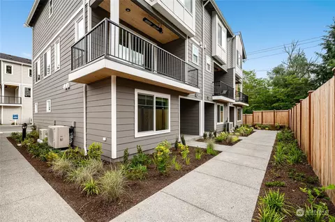 13730 Manor Way #J3, Lynnwood, WA 98087