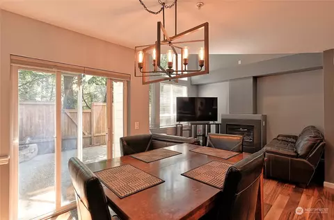 Dining - 1600 121st St SE #E101, Everett, WA 98208 photo 1 of 2