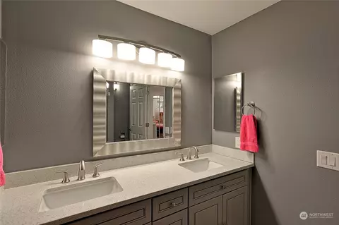 Bath - 1600 121st St SE #E101, Everett, WA 98208 photo 2 of 4