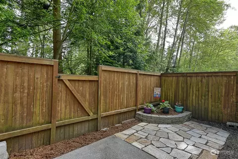Exterior - 1600 121st St SE #E101, Everett, WA 98208 photo 5 of 12