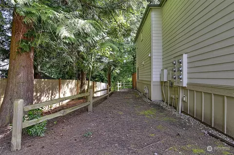 Exterior - 1600 121st St SE #E101, Everett, WA 98208 photo 3 of 12