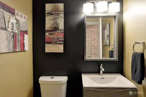 Bath - 1600 121st St SE #E101, Everett, WA 98208 photo 3 of 4