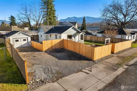 202 2nd St, Sultan, WA 98294