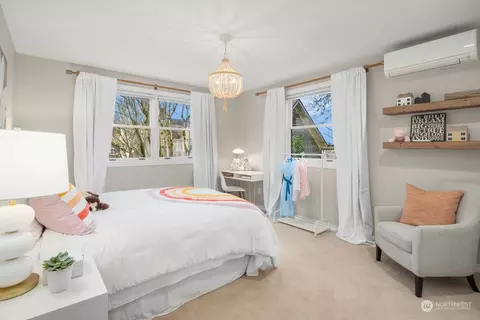 Bedroom - 805 33rd Ave E, Seattle, WA 98112 photo 3 of 4