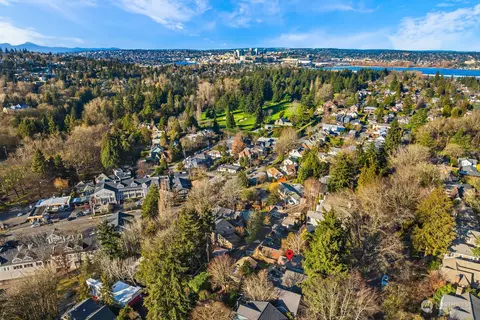 View/Area - 805 33rd Ave E, Seattle, WA 98112 photo 2 of 2