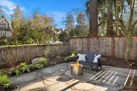 Exterior - 805 33rd Ave E, Seattle, WA 98112 photo 5 of 8