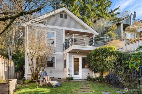 Exterior - 805 33rd Ave E, Seattle, WA 98112 photo 6 of 8