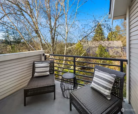 Exterior - 805 33rd Ave E, Seattle, WA 98112 photo 3 of 8