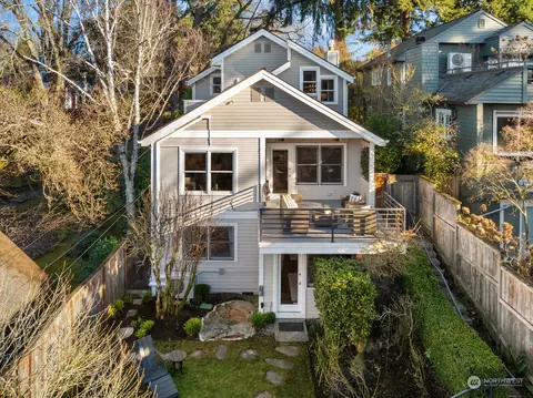 Exterior - 805 33rd Ave E, Seattle, WA 98112 photo 7 of 8