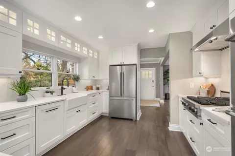 Kitchen - 805 33rd Ave E, Seattle, WA 98112 photo 4 of 5