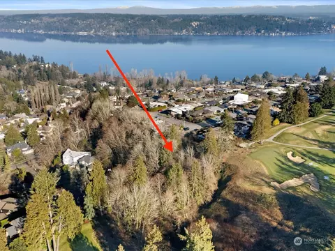 8415 Inverness Dr NE, Seattle, WA 98115