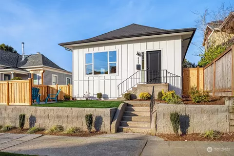 2326 N 61st St, Seattle, WA 98103