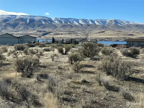 412 Desert Aire Dr SW, Mattawa, WA 99349