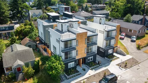929 N 92nd St #A, Seattle, WA 98103