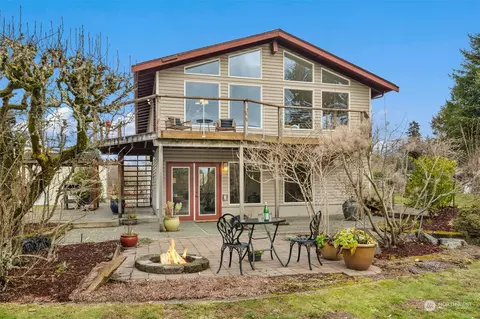 9207 SW 183rd Pl, Vashon, WA 98070