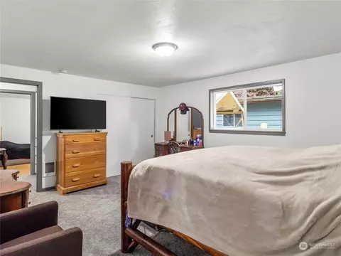 Bedroom - 16214 264th St E, Orting, WA 98360 photo 3 of 6