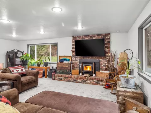Living - 16214 264th St E, Orting, WA 98360 photo 4 of 7