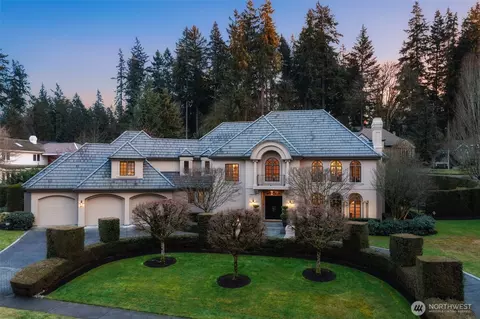 10127 SE 16th Pl, Bellevue, WA 98004