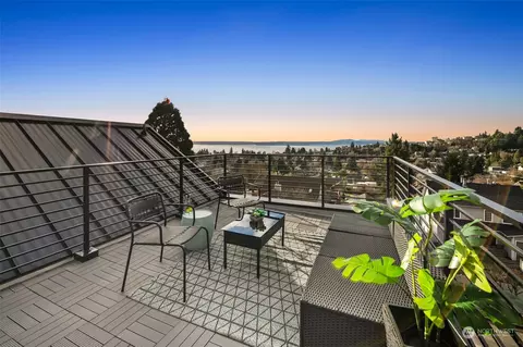 4716 45th Ave SW, Seattle, WA 98116