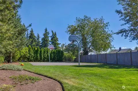 Exterior - 3035 Belmonte Ln, Everett, WA 98201 photo 7 of 8