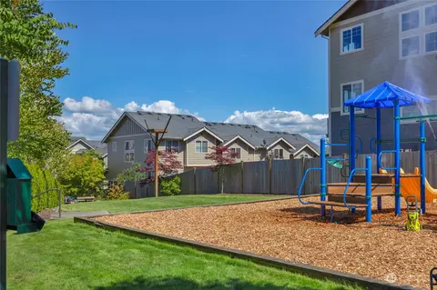 Exterior - 3035 Belmonte Ln, Everett, WA 98201 photo 8 of 8