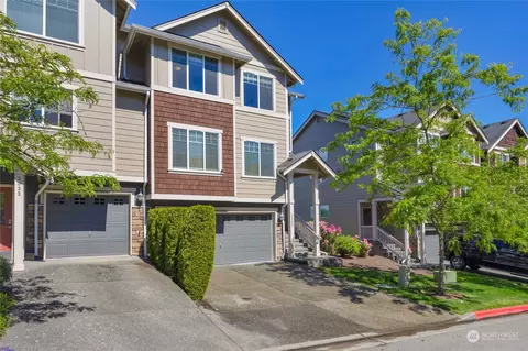Exterior - 3035 Belmonte Ln, Everett, WA 98201 photo 2 of 8