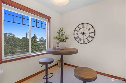 Dining - 3035 Belmonte Ln, Everett, WA 98201 photo 3 of 3