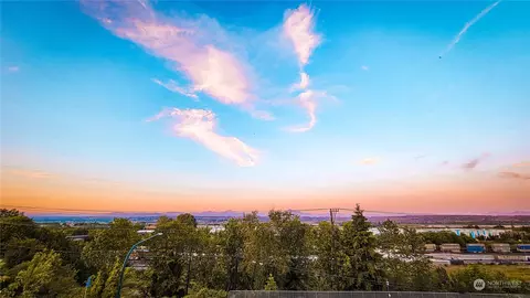 View/Area - 3035 Belmonte Ln, Everett, WA 98201 photo 4 of 4