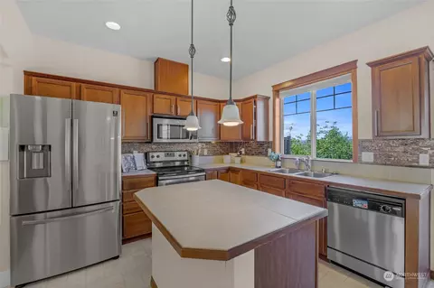Kitchen - 3035 Belmonte Ln, Everett, WA 98201 photo 1 of 5