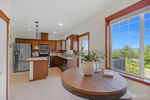Kitchen - 3035 Belmonte Ln, Everett, WA 98201 photo 5 of 5