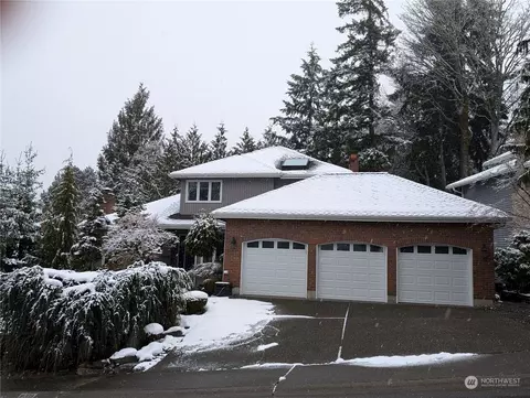 8009 148th Ave SE, Newcastle, WA 98059