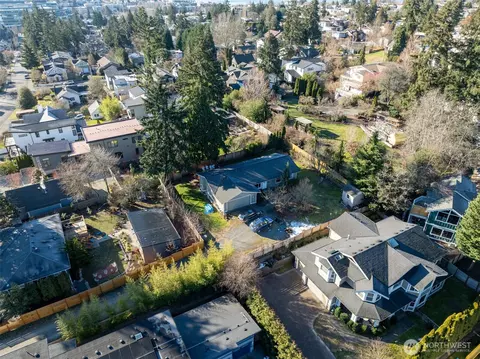 1043 5th St, Kirkland, WA 98033