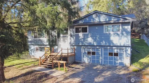 2756 Columbia Heights Rd, Longview, WA 98632