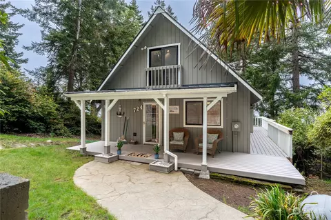 724 W Herron Blvd NW, Lakebay, WA 98349