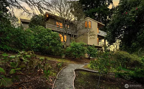 831 Daley St, Edmonds, WA 98020