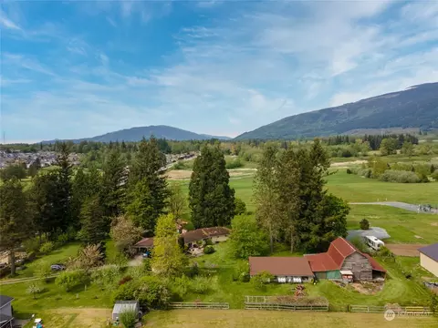 1013 N Fruitdale Rd, Sedro Woolley, WA 98284