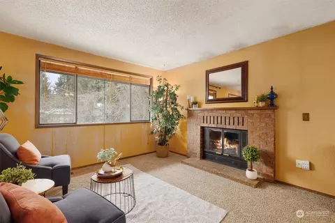 Living - 11617 37th Dr SE, Everett, WA 98208 photo 3 of 4