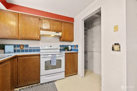 Kitchen - 11617 37th Dr SE, Everett, WA 98208 photo 2 of 3