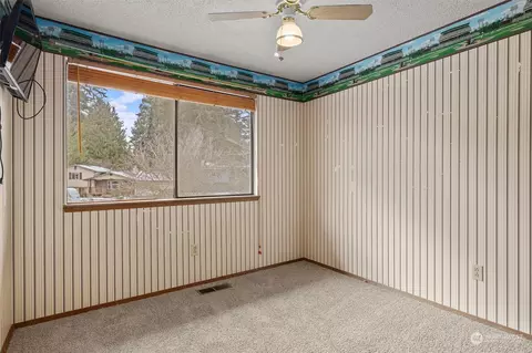 Bedroom - 11617 37th Dr SE, Everett, WA 98208 photo 4 of 4