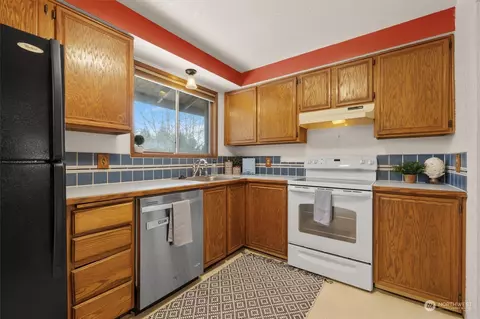 Kitchen - 11617 37th Dr SE, Everett, WA 98208 photo 1 of 3