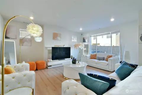 Living - 933 14th Ave, Sultan, WA 98294 photo 1 of 4