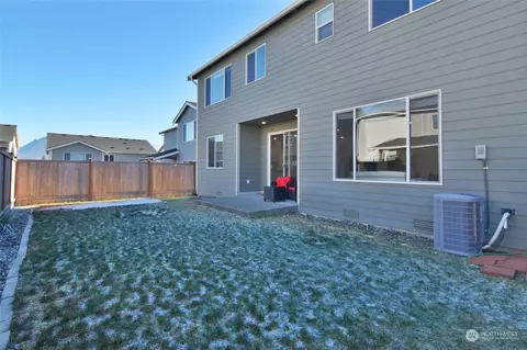 Exterior - 933 14th Ave, Sultan, WA 98294 photo 3 of 5