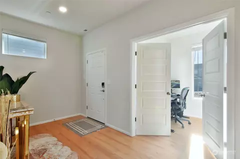 Entry Way - 933 14th Ave, Sultan, WA 98294 photo 2 of 2